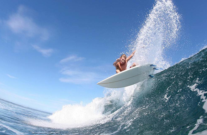 Surfing in Sri Lanka